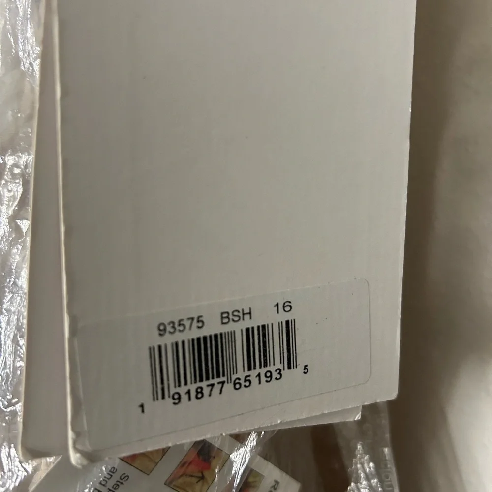 NWT MAC DUGGAL Cap Sleeve Embellished Gown - Picture 4 of 9